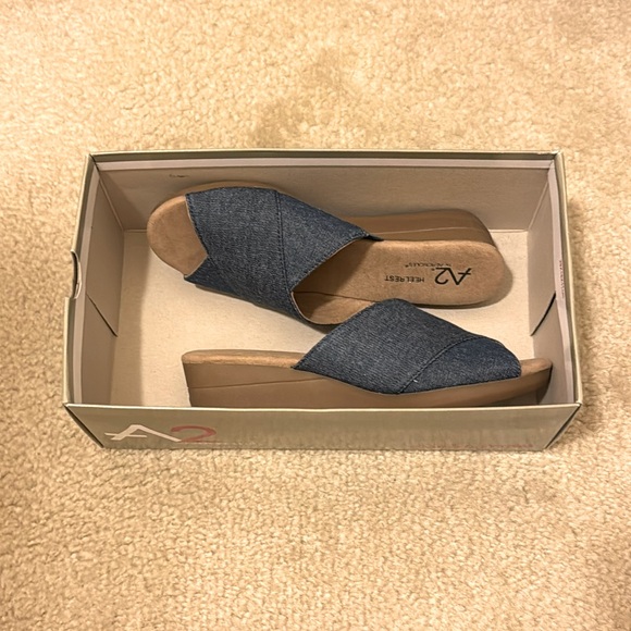 NIB A2 By Aerosoles Women’s Flowerpot Denim Fabric Wedge Sandals Size 6M - Picture 7 of 8